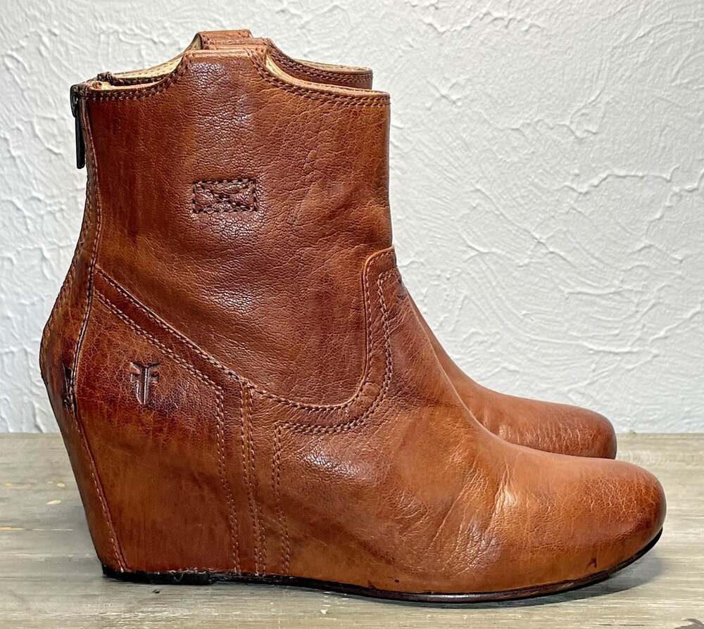 Frye Carson Hidden Wedge Bootie Womens 7.5 Cognac Leather Western Cowgirl Ankle